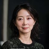 林晓雯，资深影视评论人，专注家庭伦理剧研究十余年，面容亲切专注